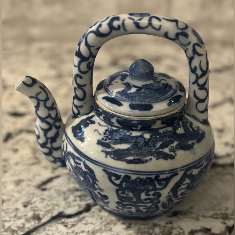Antique Chinese Teapot Porcelain Upright Handle Blue White‎ Dragon Design Asian